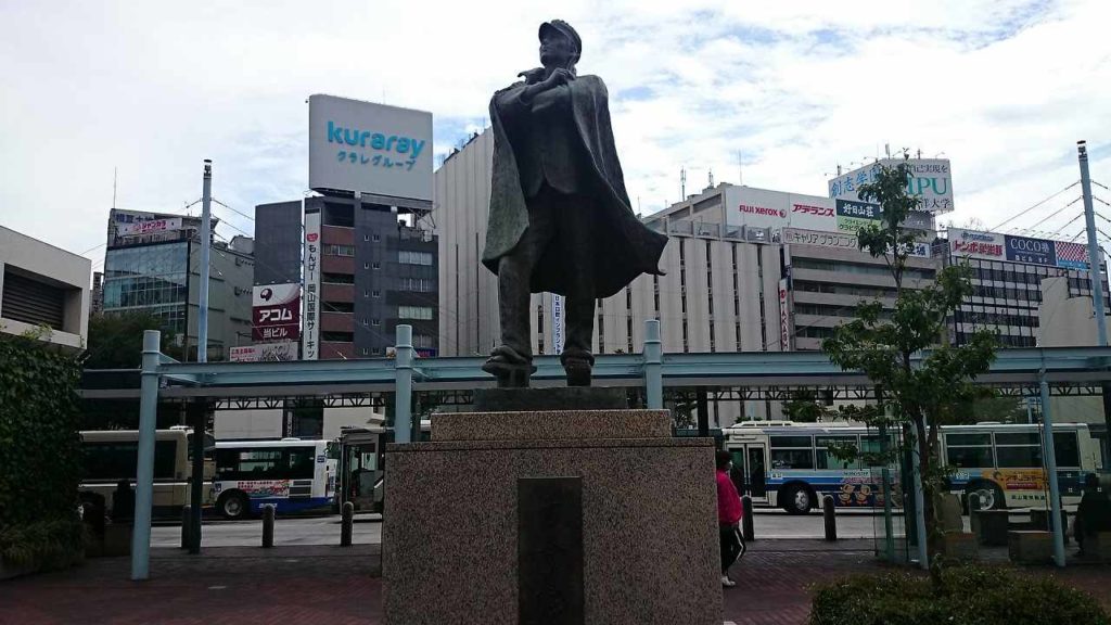 岡山駅の像